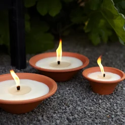 Kaarsen|ohgreen Tuinkaars Royal flame in terracotta schaal 13u - ivoor